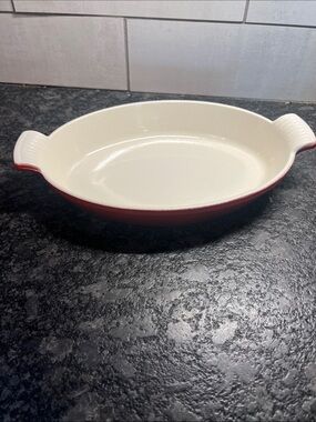 Le Creuset Heritage Stoneware Oval Gratin dish. Looks new without tags